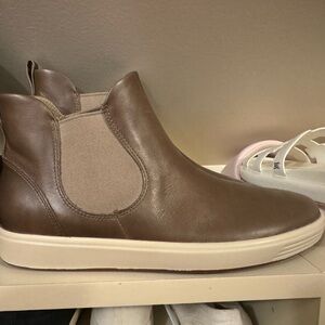 ECCO Soft Chelsea Boots - Women’s